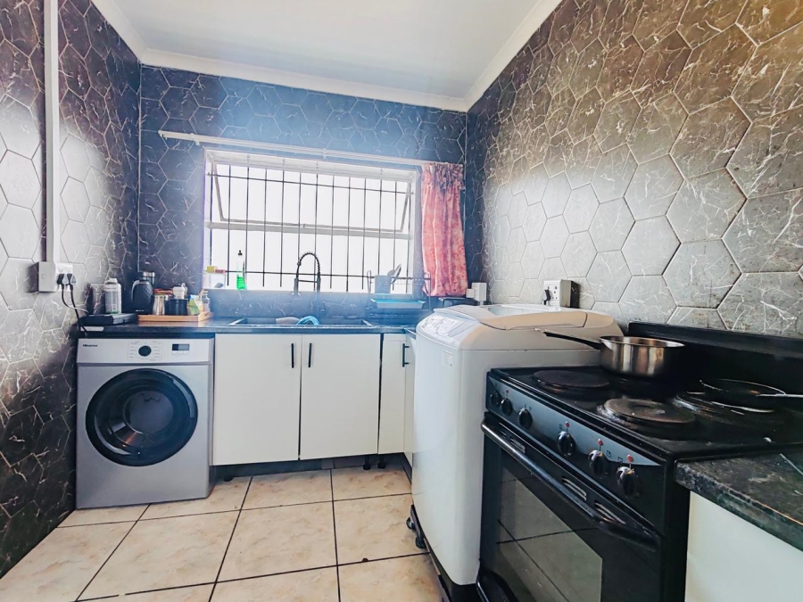 2 Bedroom Property for Sale in Maitland Western Cape